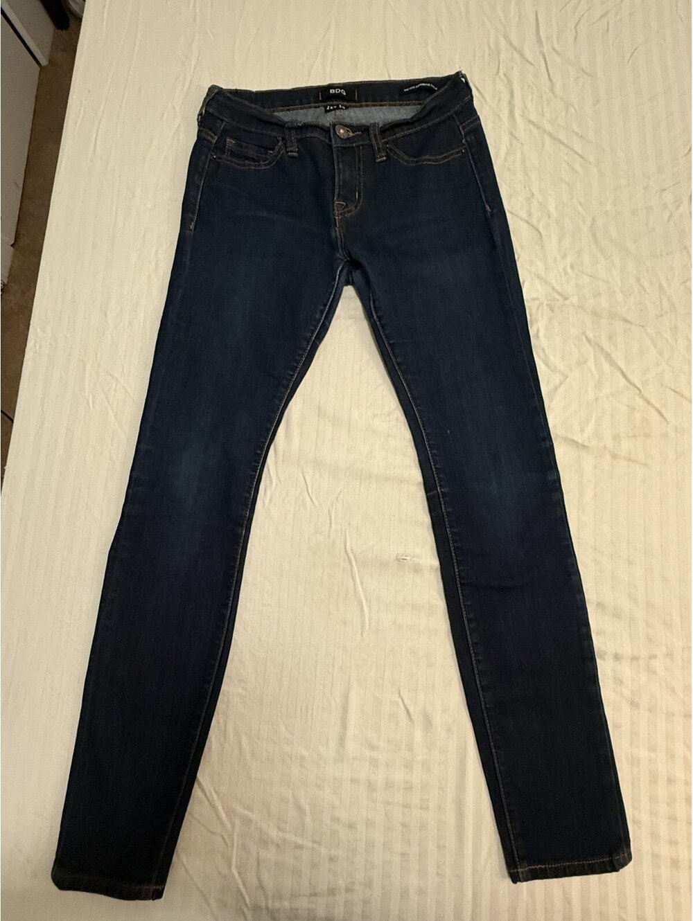 BDG Mid Rise Cigarette Ankle Jeans Women's 26W 30L Dark Wash Urban Outfitters